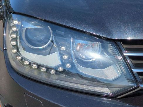 Used 2014 Volkswagen Eos FWD image 10