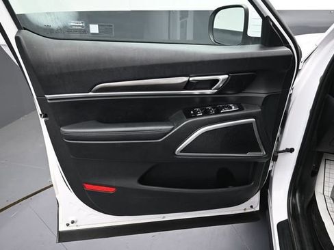 Used 2025 Kia Telluride S FWD image 18