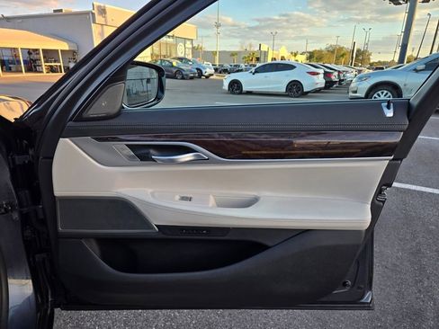 Used 2020 BMW 740i w/ Premium Package image 52