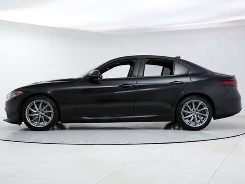 Used 2022 Alfa Romeo Giulia Sprint RWD image 2