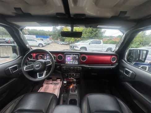 Used 2023 Jeep Wrangler Unlimited Rubicon w/ Cold Weather Group AWD/4WD image 23