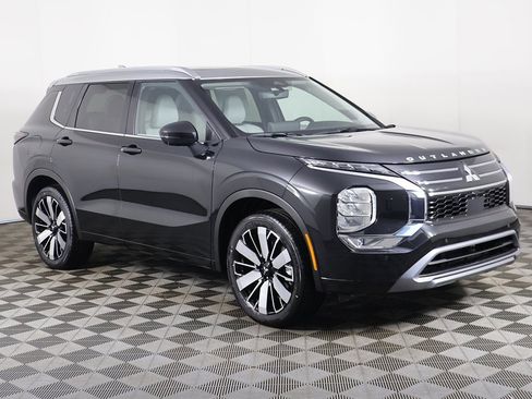 New 2025 Mitsubishi Outlander SEL image 2