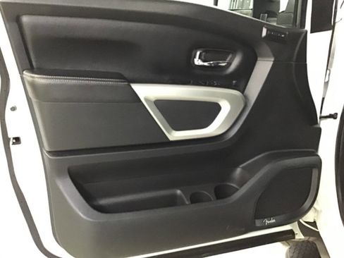 Used 2020 Nissan Titan SL w/ Moonroof Package image 11