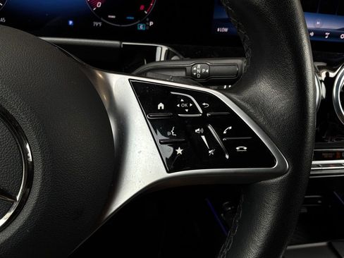 Used 2025 Mercedes-Benz GLA 250 image 41