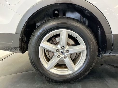 Used 2019 Ford Explorer XLT w/ Equipment Group 201A image 10