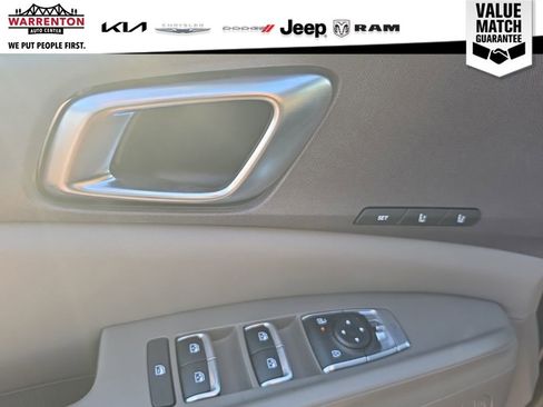 Certified 2025 Kia Carnival EX FWD image 11