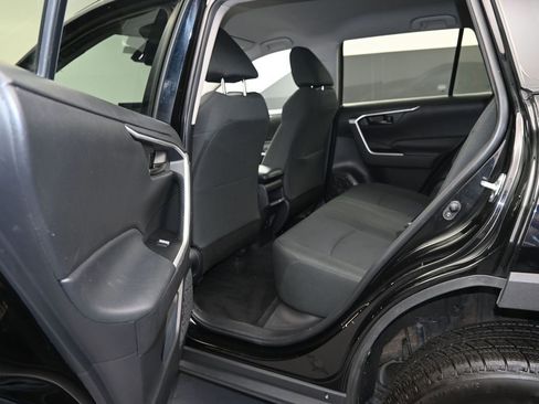 Used 2021 Toyota RAV4 LE image 11