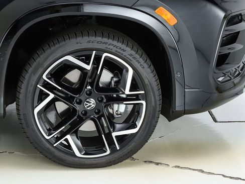 New 2026 Volkswagen Tiguan SEL R-Line AWD/4WD image 14