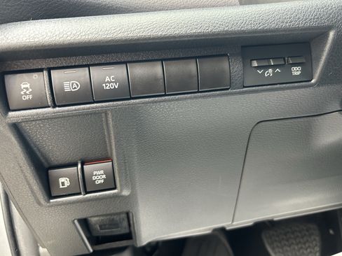 Used 2023 Toyota Sienna XSE AWD/4WD image 17