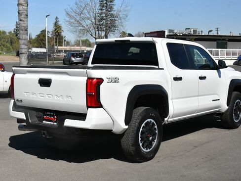 Used 2024 Toyota Tacoma TRD Off-Road image 8
