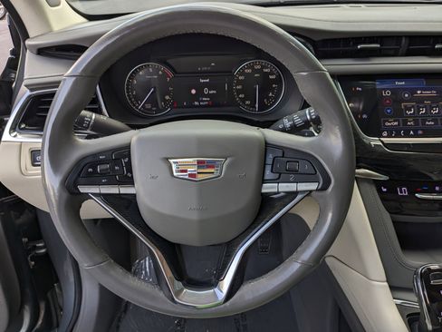 Used 2020 Cadillac XT6 Premium Luxury image 32