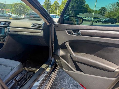 Used 2018 Volkswagen Passat 2.0T S FWD image 20