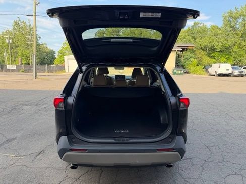 Used 2022 Toyota RAV4 Limited AWD/4WD image 9