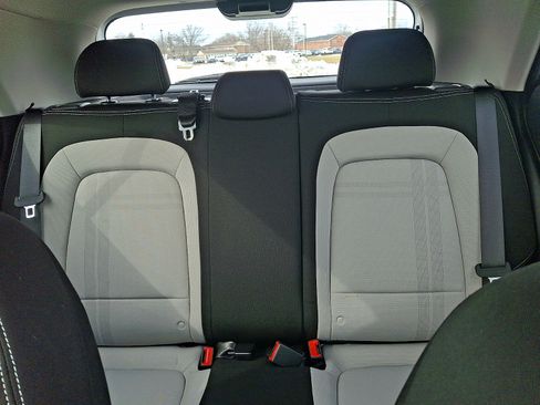 Certified 2025 Hyundai Venue SEL image 19