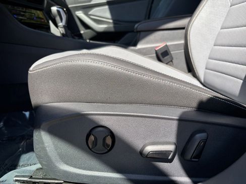 Used 2025 Volkswagen Jetta SE image 27