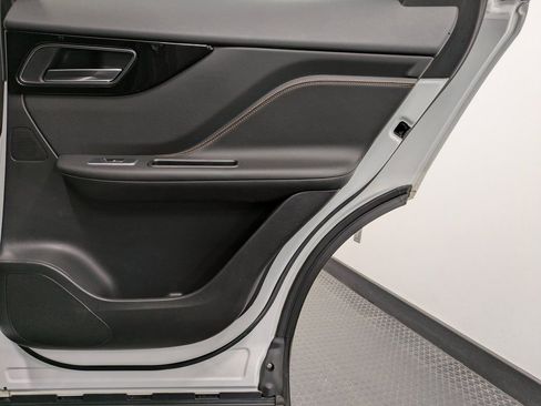 Used 2020 Jaguar F-PACE Prestige image 25