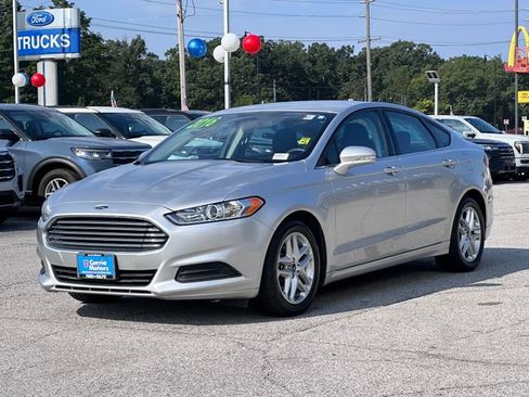 Used 2016 Ford Fusion SE FWD image 3