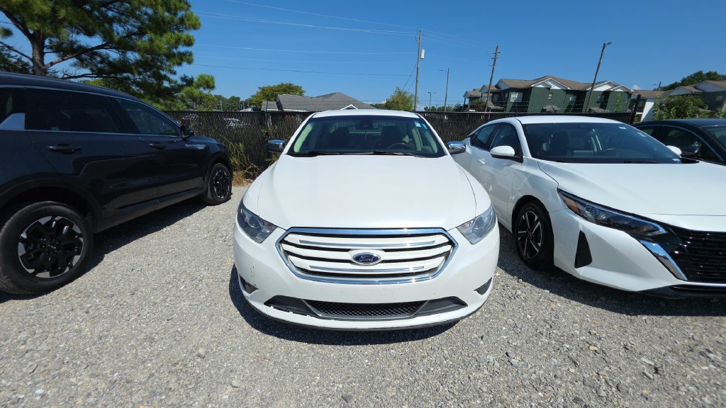 Used 2013 Ford Taurus Limited FWD image 2