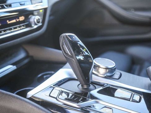 Certified 2023 BMW 530e w/ Convenience Package image 19