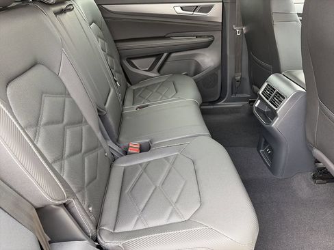 New 2026 Volkswagen Atlas Cross Sport SE FWD image 9