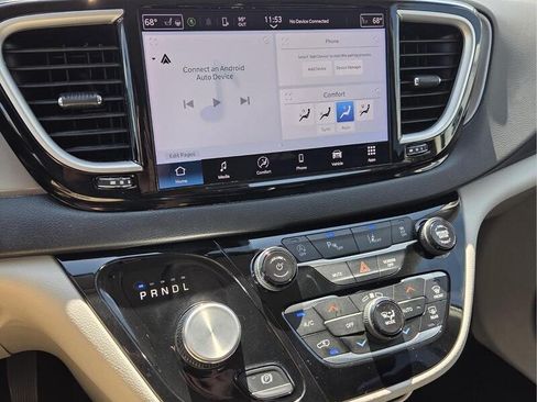 Certified 2024 Chrysler Pacifica Touring-L FWD image 25