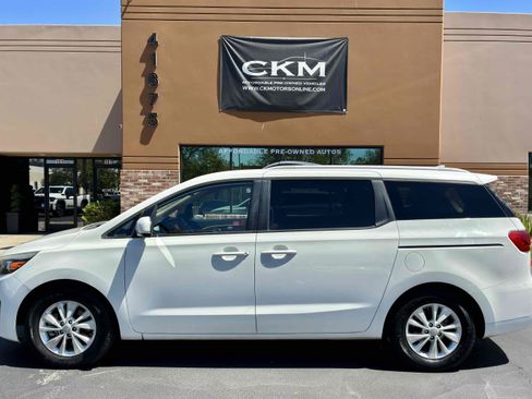 Used 2015 Kia Sedona LX w/ LX Convenience Package FWD image 3