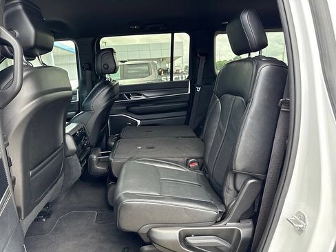 Used 2024 Jeep Wagoneer Series II w/ Flexible Seating Group RWD image 9