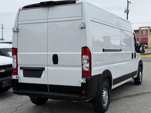 Used 2024 RAM ProMaster 2500 w/ Convenience Group FWD image 4