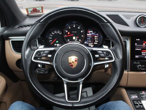Used 2018 Porsche Macan AWD/4WD image 6