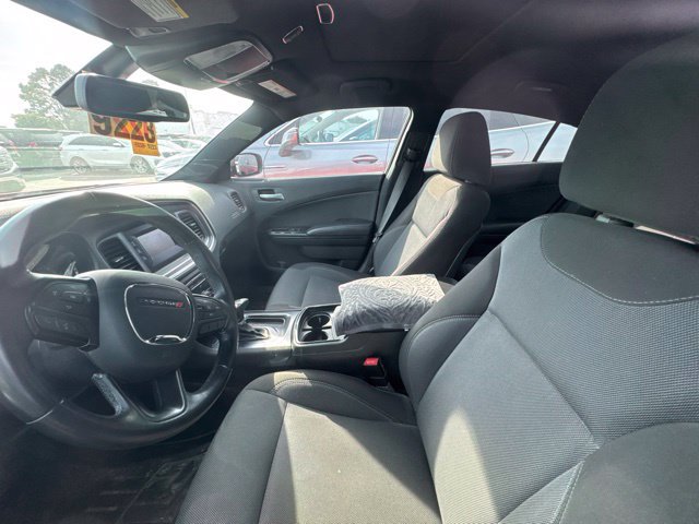Used 2017 Dodge Charger SE w/ Blacktop Package RWD image 10