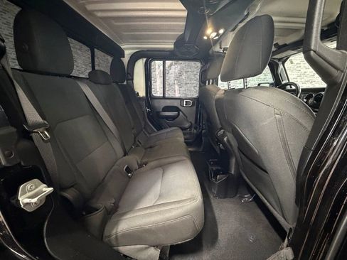 Used 2021 Jeep Gladiator Sport image 10