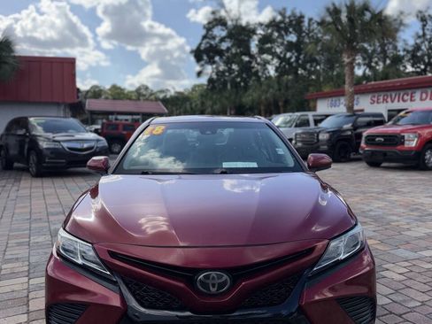 Used 2018 Toyota Camry SE FWD image 3