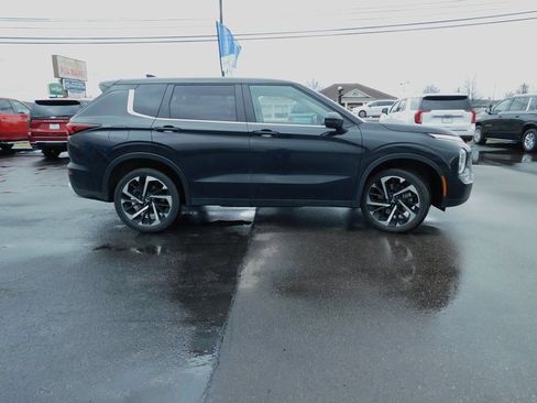 Used 2024 Mitsubishi Outlander SE image 6