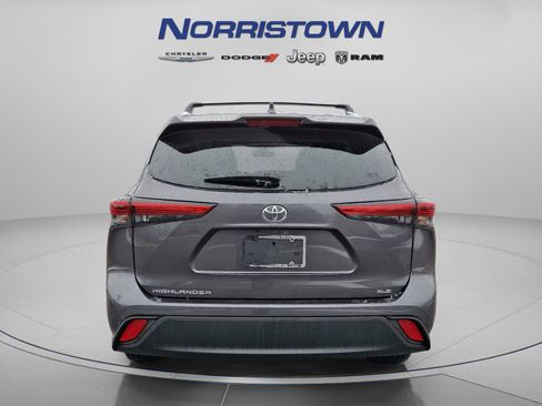 Used 2023 Toyota Highlander XLE image 5