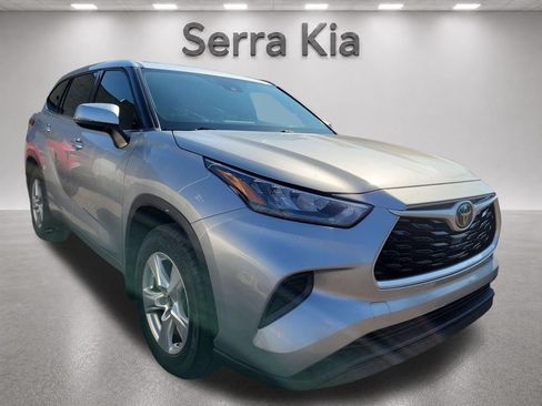 Used 2020 Toyota Highlander L AWD/4WD image 3