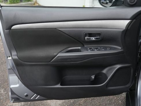 Used 2016 Mitsubishi Outlander SE AWD/4WD image 17