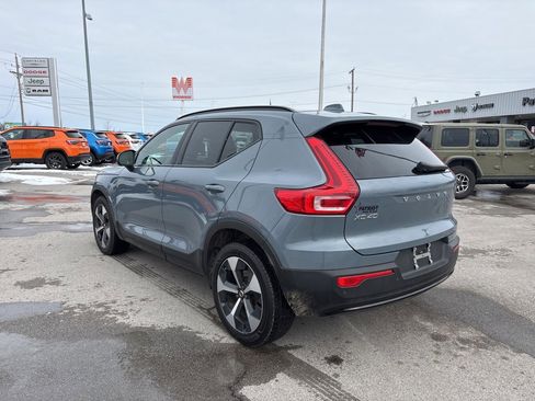 Used 2023 Volvo XC40 B4 Ultimate image 5