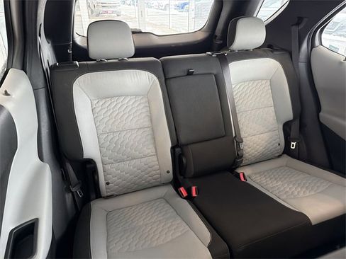 Used 2018 Chevrolet Equinox LS image 17