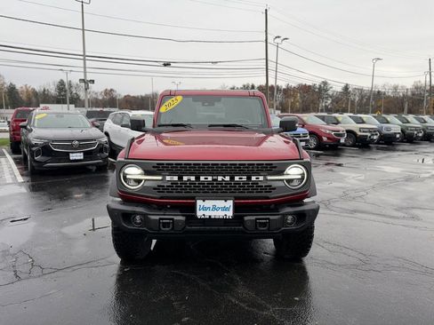 Used 2025 Ford Bronco Badlands image 8