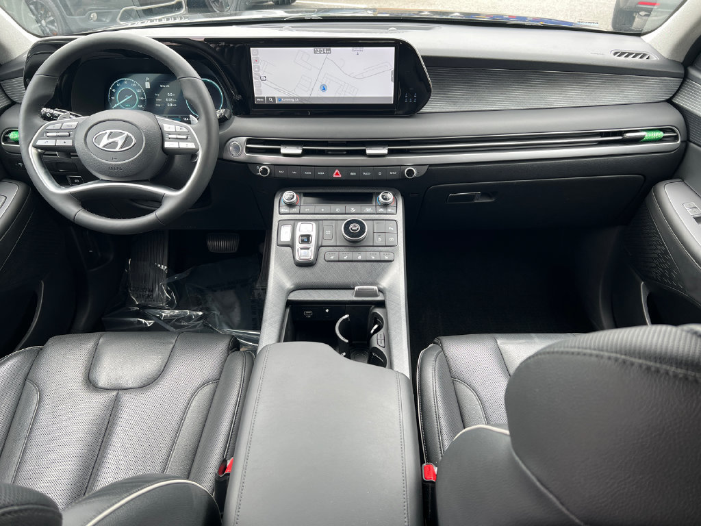 Used 2023 Hyundai Palisade Limited w/ Winter Package FWD image 26