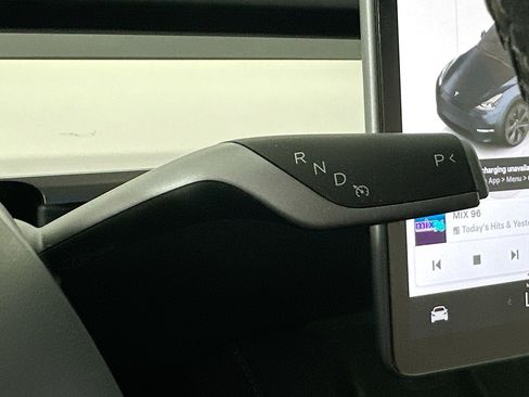 Used 2025 Tesla Model Y Long Range image 23