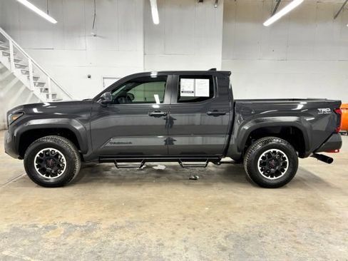Used 2025 Toyota Tacoma TRD Off-Road AWD/4WD image 4
