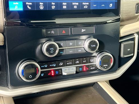 Used 2024 Ford Expedition Limited image 27