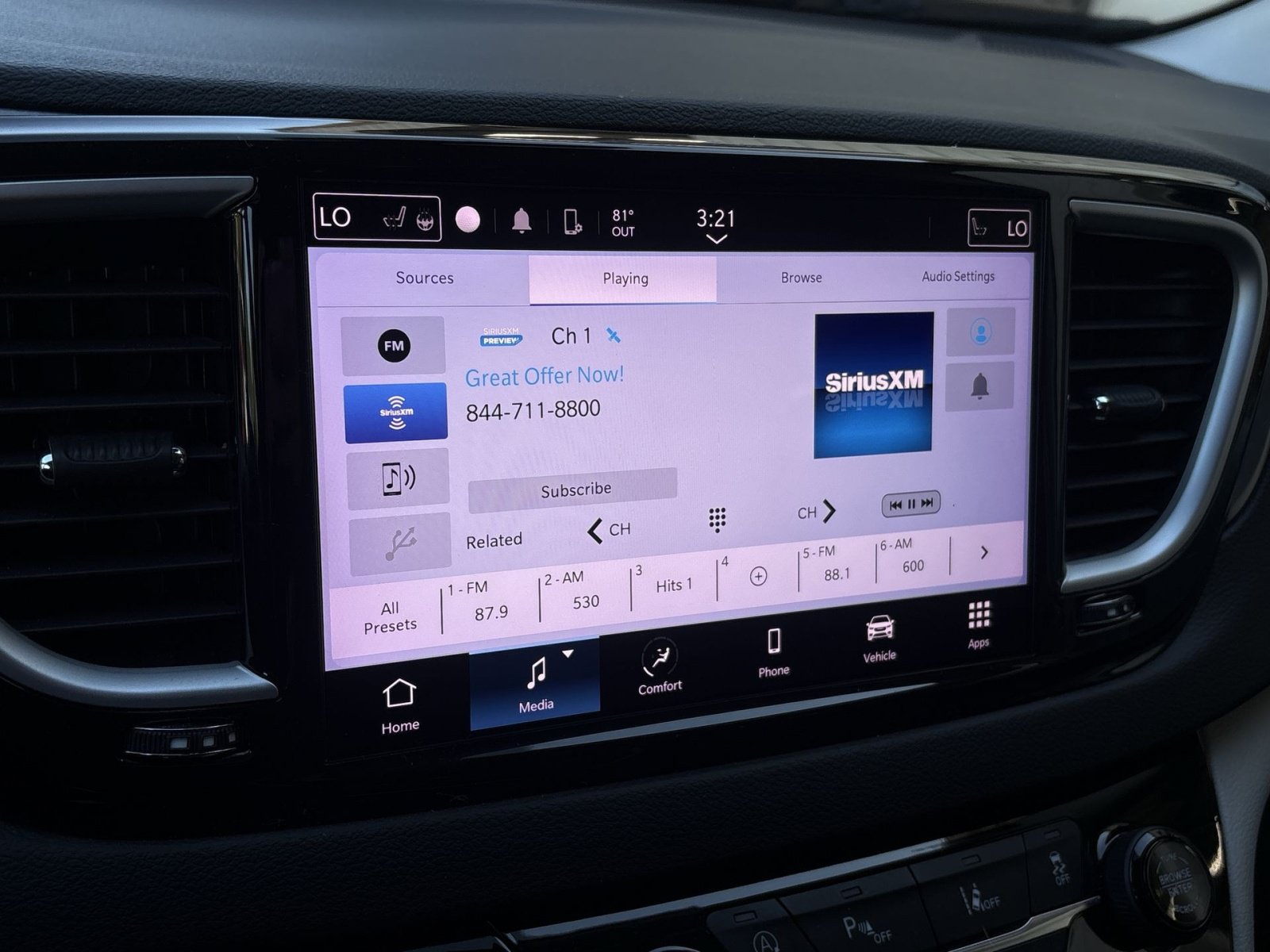 Used 2023 Chrysler Pacifica Touring-L FWD image 10