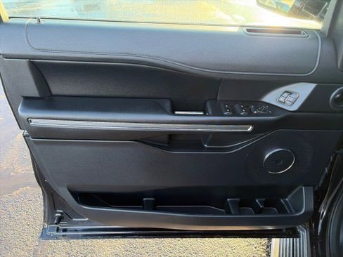 Used 2021 Ford Expedition XLT image 12