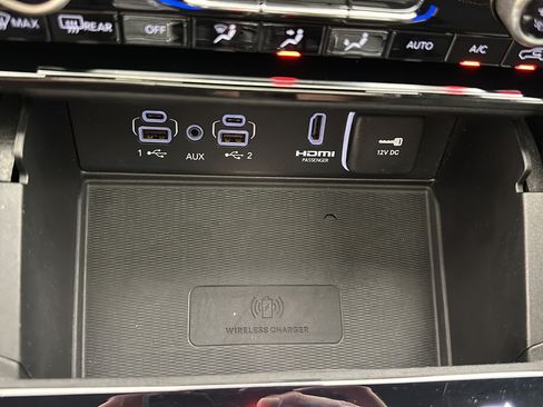 Used 2023 Jeep Grand Cherokee Summit AWD/4WD image 24
