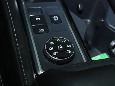 Used 2025 Nissan Pathfinder SV image 29