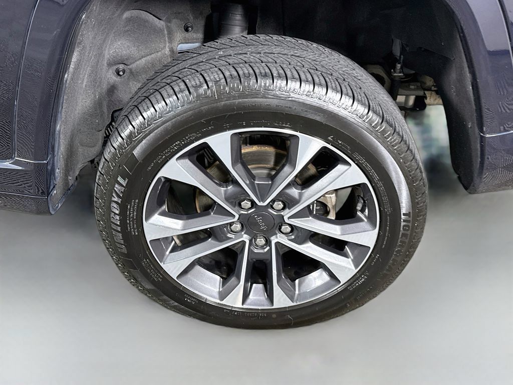 Used 2023 Jeep Grand Cherokee Overland w/ Adv Protech Group III AWD/4WD image 34