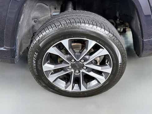 Used 2023 Jeep Grand Cherokee Overland w/ Adv Protech Group III AWD/4WD image 34
