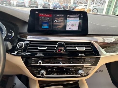 Used 2019 BMW 530i xDrive w/ Convenience Package image 15